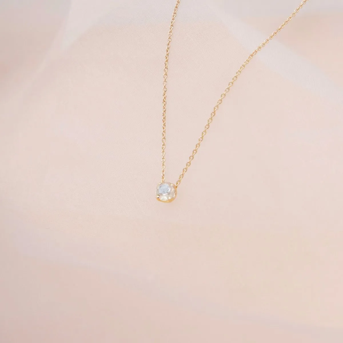 10K Gold Necklace w. Moonstone
