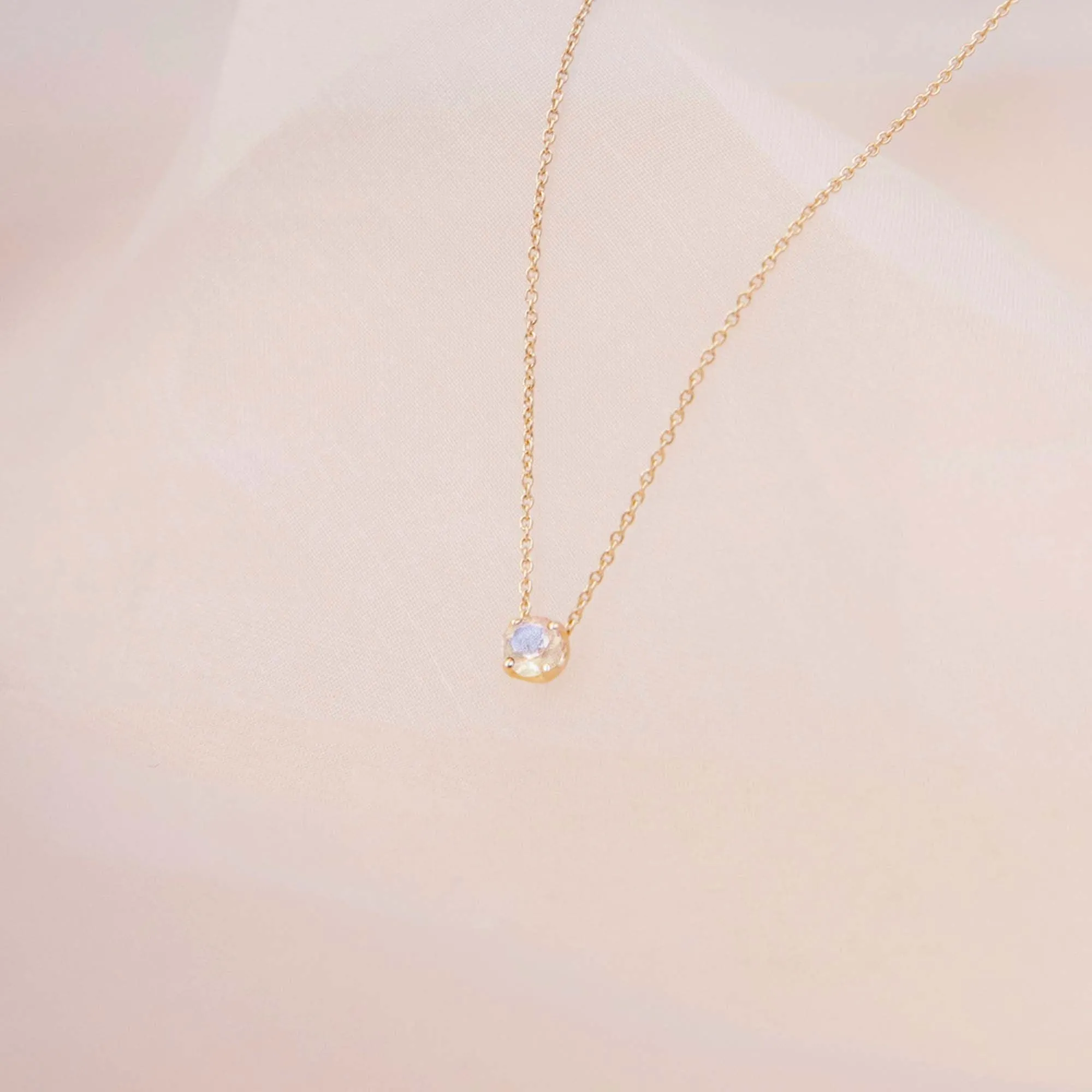 10K Gold Necklace w. Moonstone