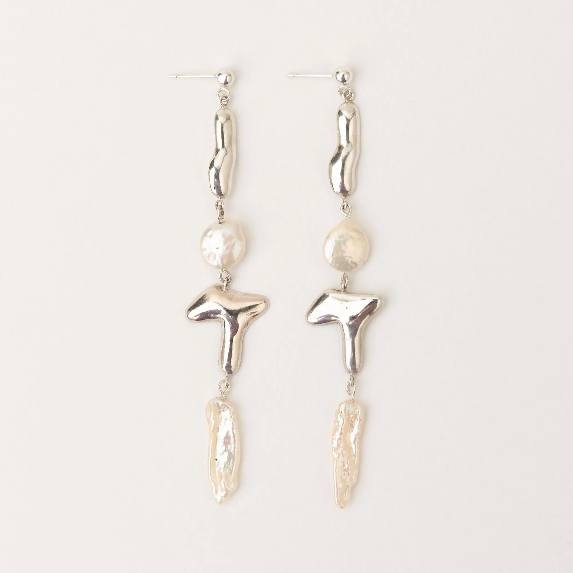 Amuleto Silver Earrings w. Biwa Pearls