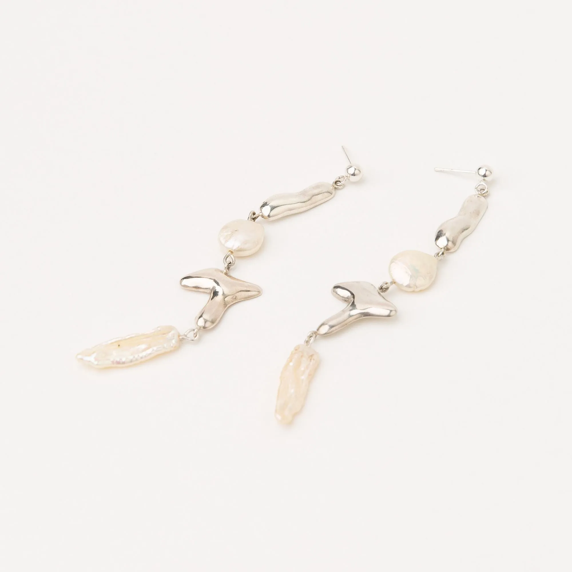 Amuleto Silver Earrings w. Biwa Pearls