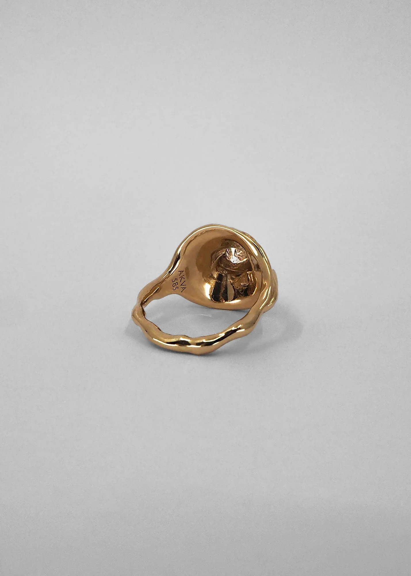 Cochlea Grande 14K Gold Ring w. Center Diamond
