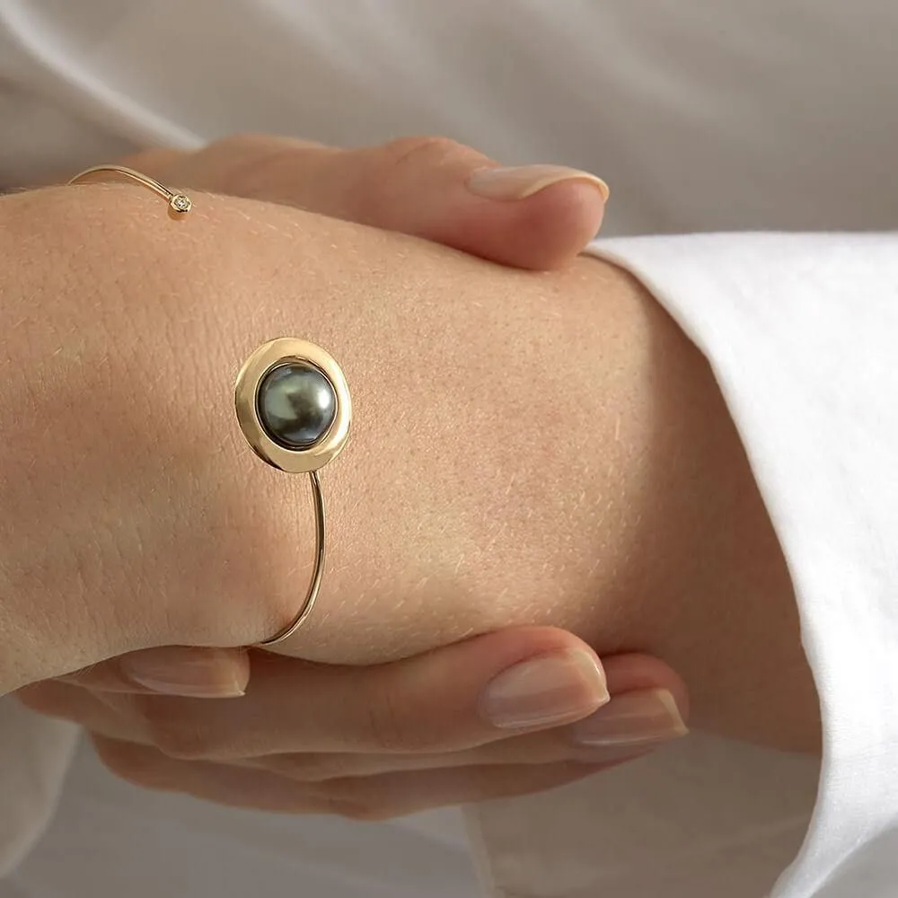 Cosmo Orion 18K Gold Bangle w. Pearl & Diamond