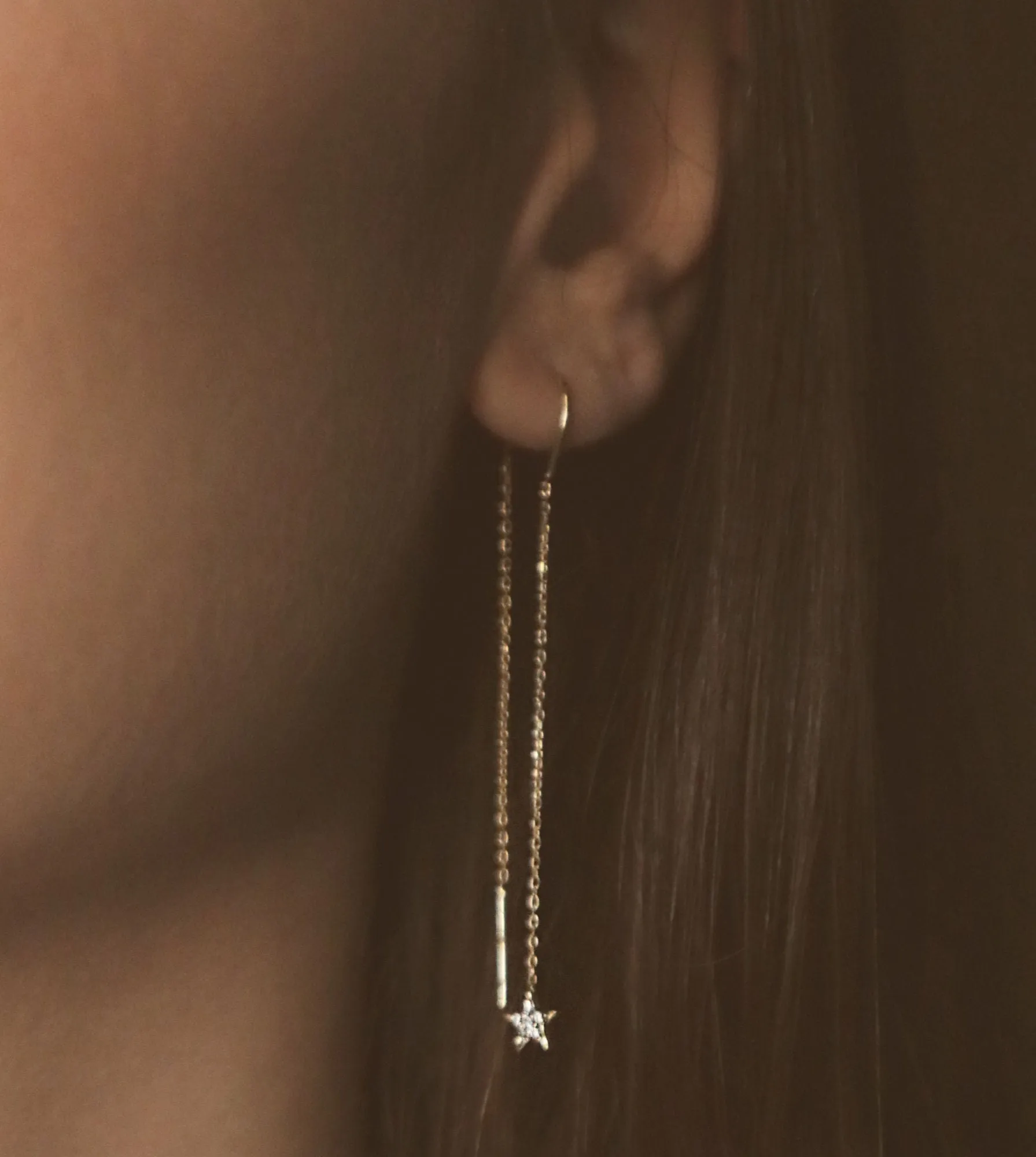 Dangling Star 18K White Gold Earring w. Diamond