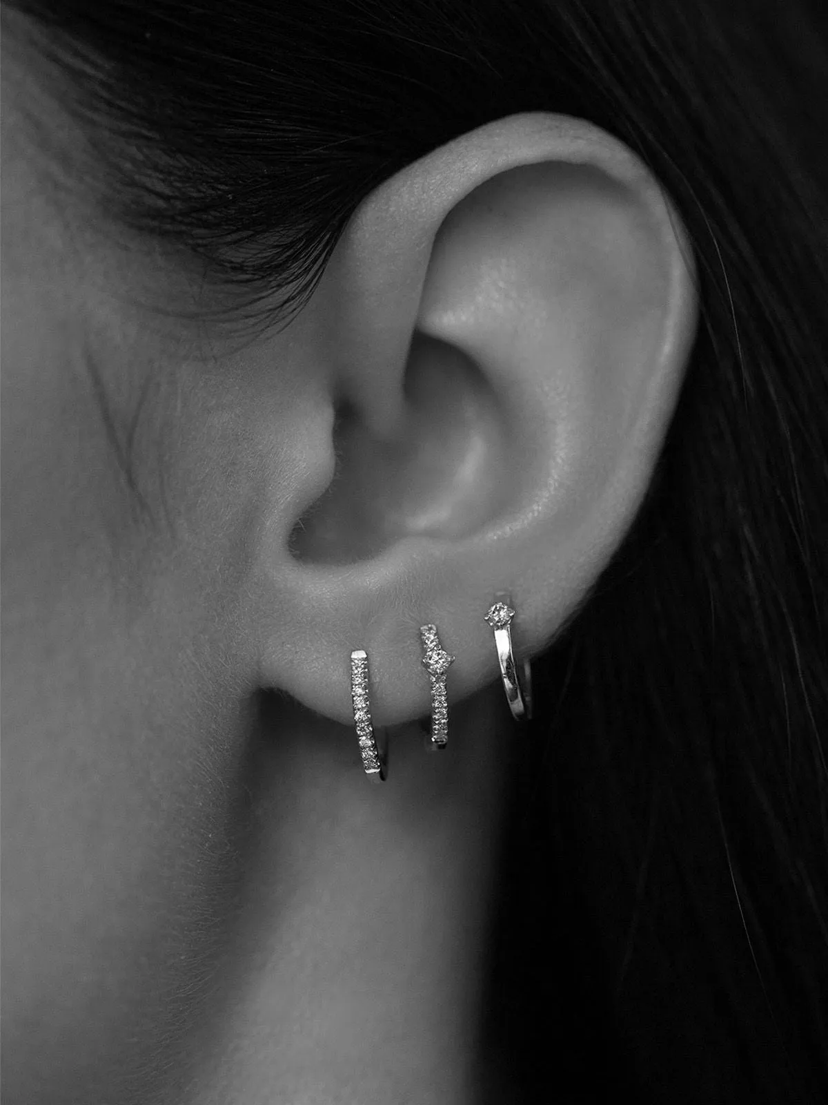 Diamond 0.08 14K Gold, Whitegold or Rosegold Huggie w. Diamonds