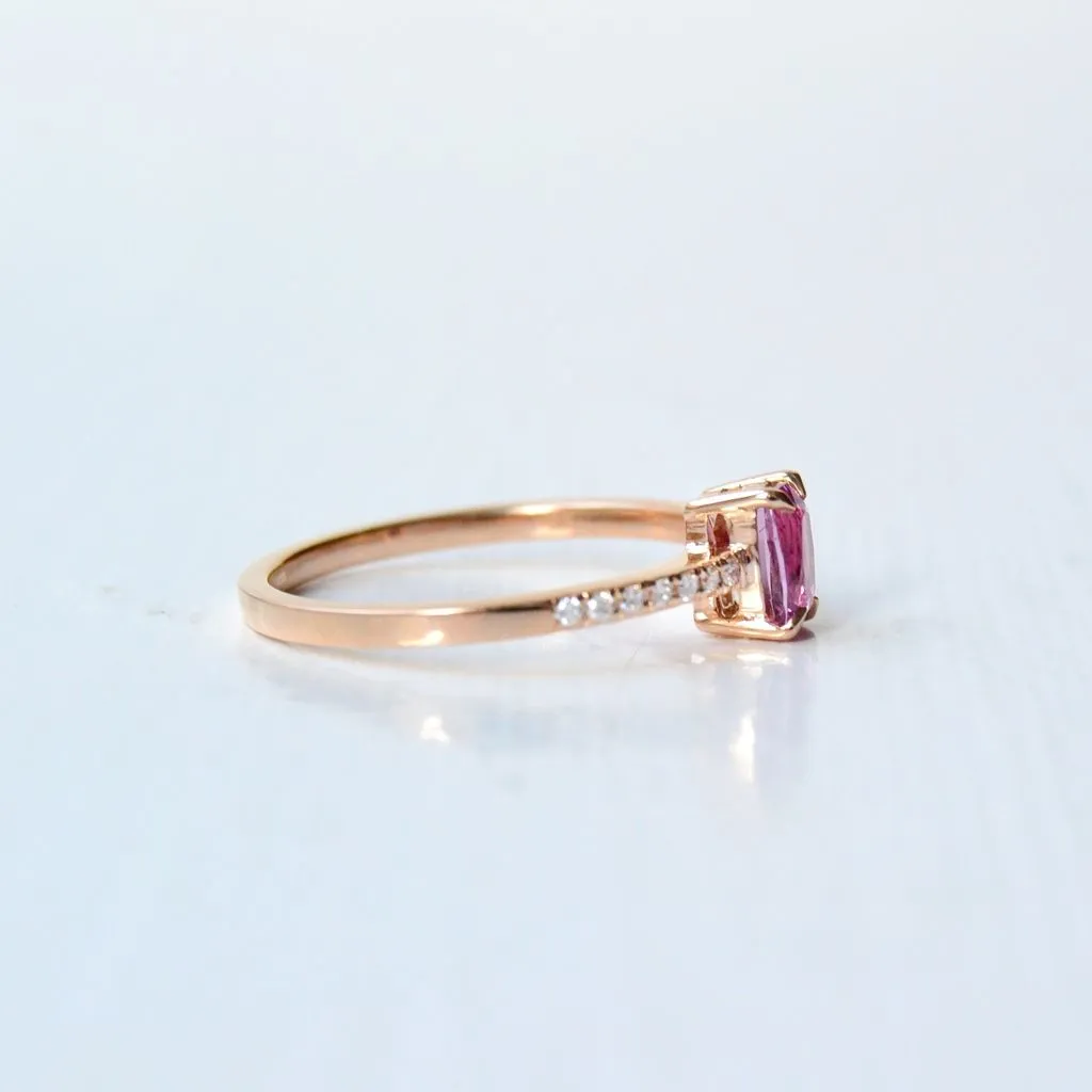 Digu Rosa 18K Rosegold Ring w. Diamonds & Sapphire