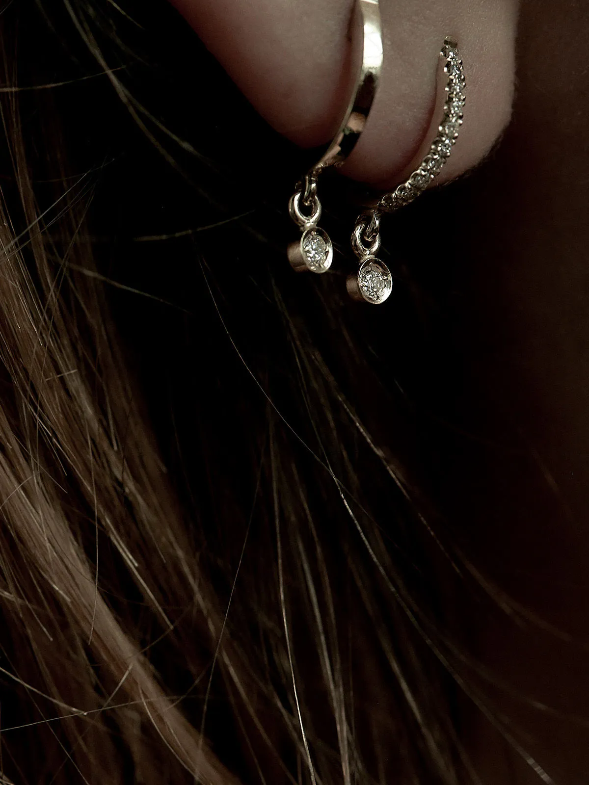 Drop 0.03 14K Gold, Whitegold or Rosegold Huggie w. Diamond