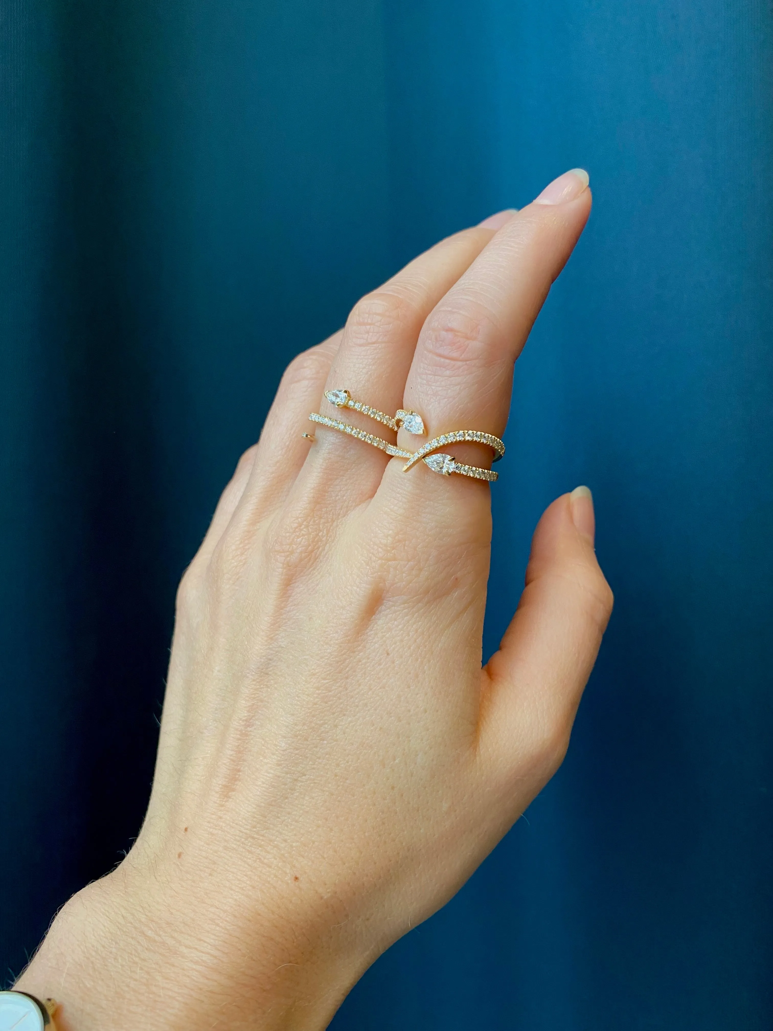 Drop Swirl 18K Gold Ring w. Diamonds