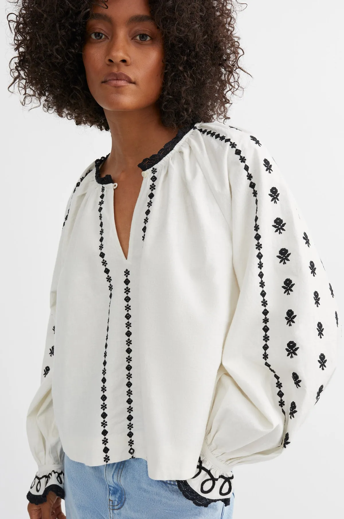 Ella Blouse Silenced White/Black