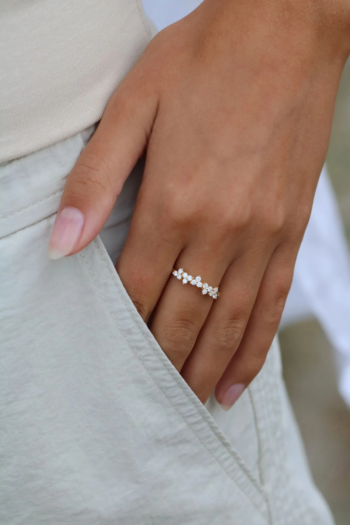 Fryd 18K Gold Ring w. 16 Diamonds