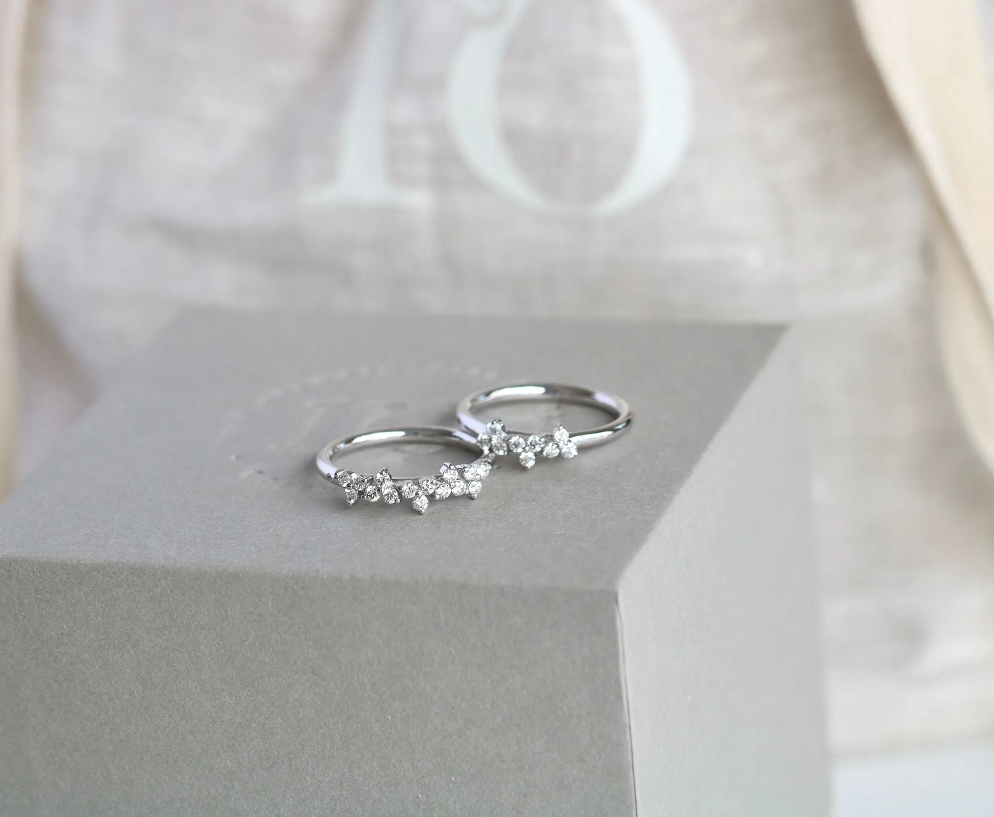 Fryd 18K Whitegold Ring w. 16 Diamonds