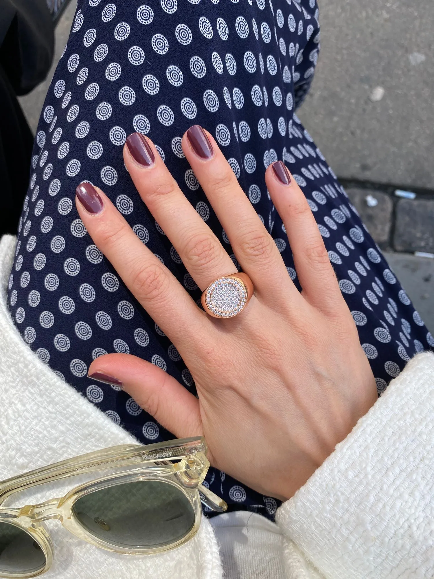 Globe 18K Gold Ring w. Diamonds