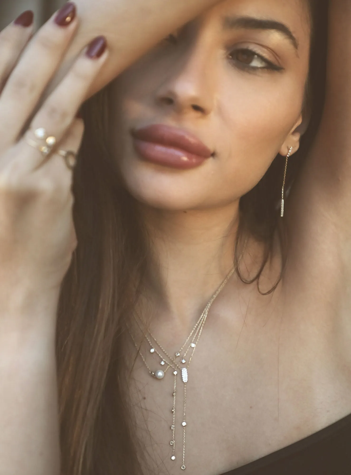 Hanging Bar 18K Gold Earring w. Diamonds