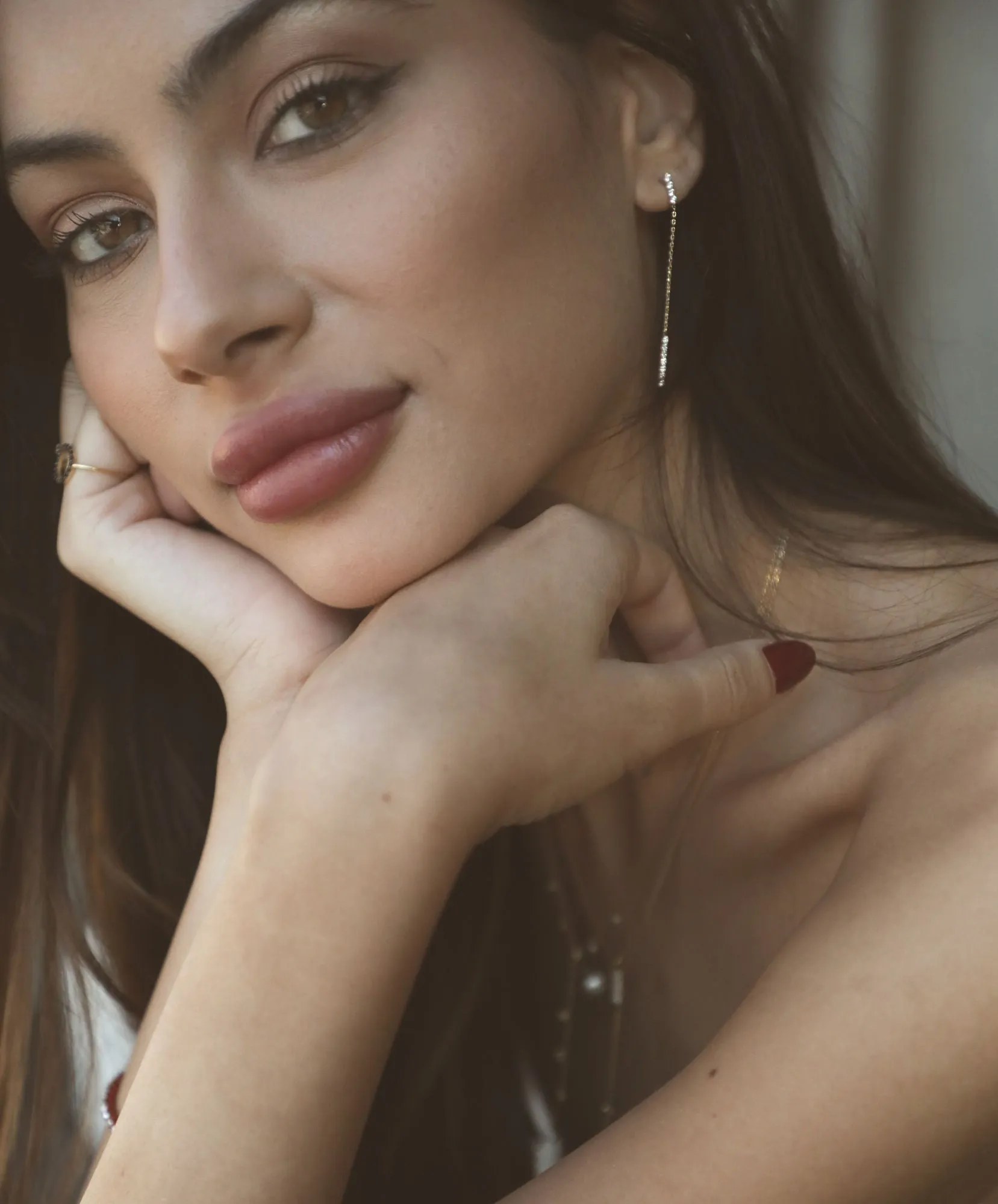 Hanging Bar 18K Gold Earring w. Diamonds