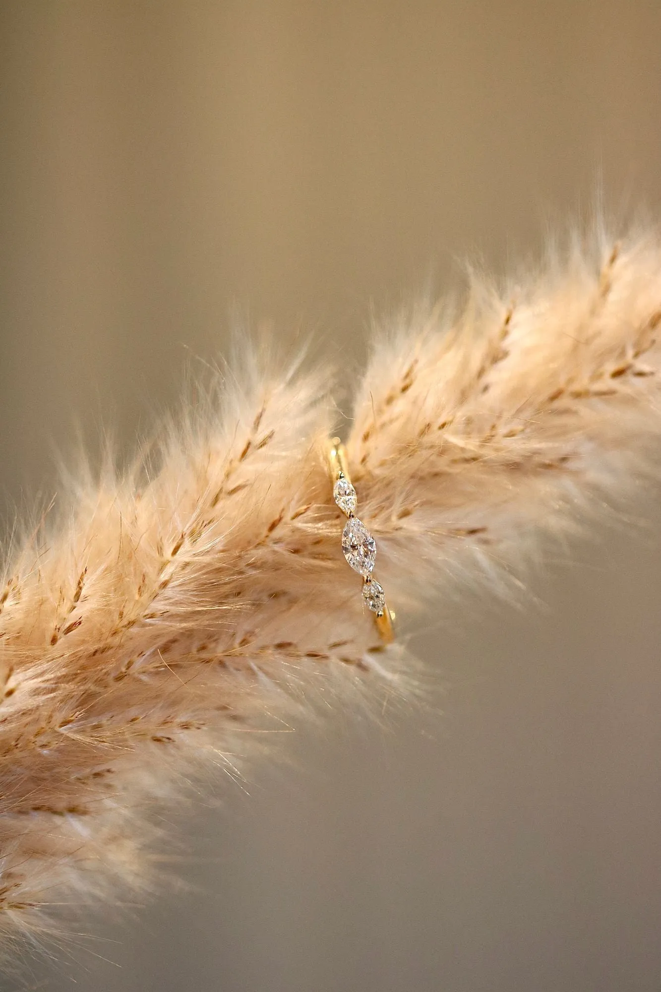 Her 3 Midtstone 18K Gold Ring w. Diamonds