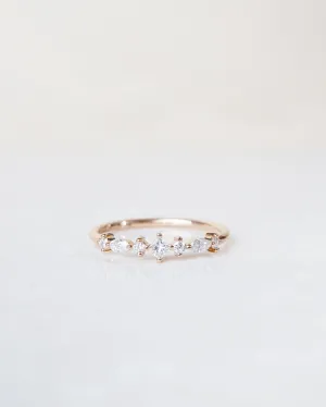 Hilda 18K Gold, Whitegold or Rosegold Ring w. Diamonds
