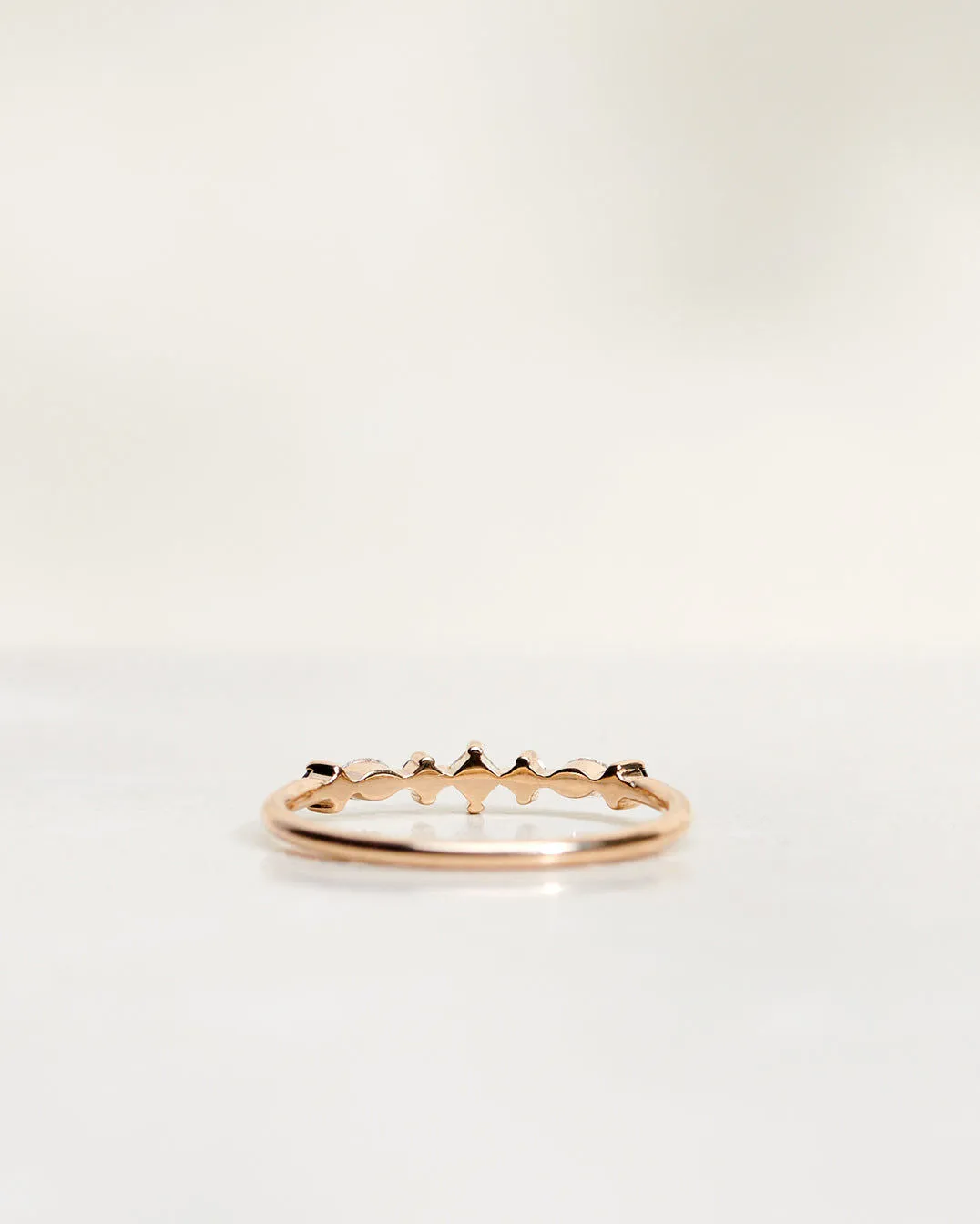 Hilda 18K Gold, Whitegold or Rosegold Ring w. Diamonds