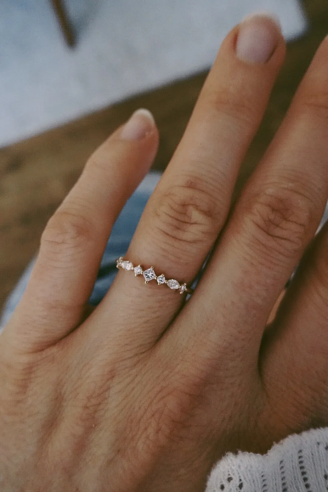 Hilda 18K Gold, Whitegold or Rosegold Ring w. Diamonds