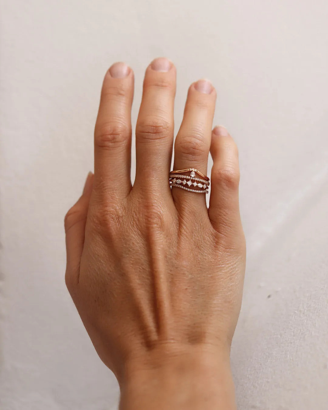 Hilda 18K Gold, Whitegold or Rosegold Ring w. Diamonds