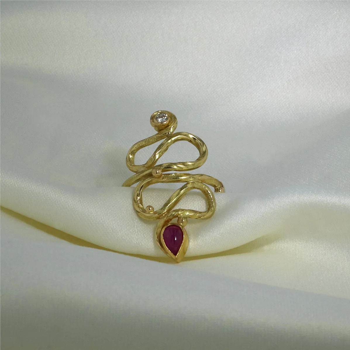 Hydra 18K & 22K Gold Ring w. Ruby & Diamond