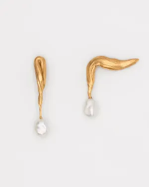 IPE Gold Plated Earrings w. Natural Keshi Pearls