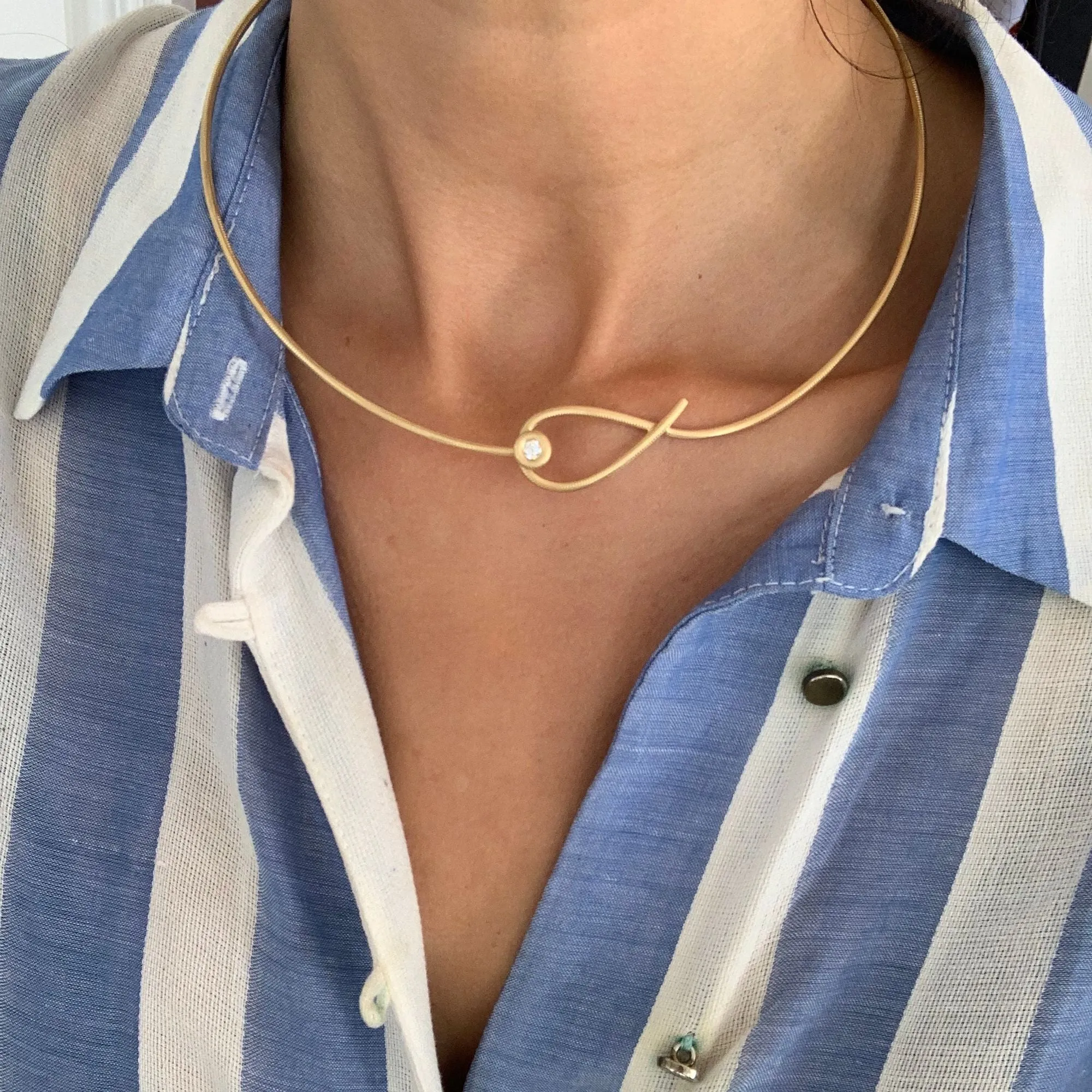 Kharisma 18K Gold Neckring w. Diamond