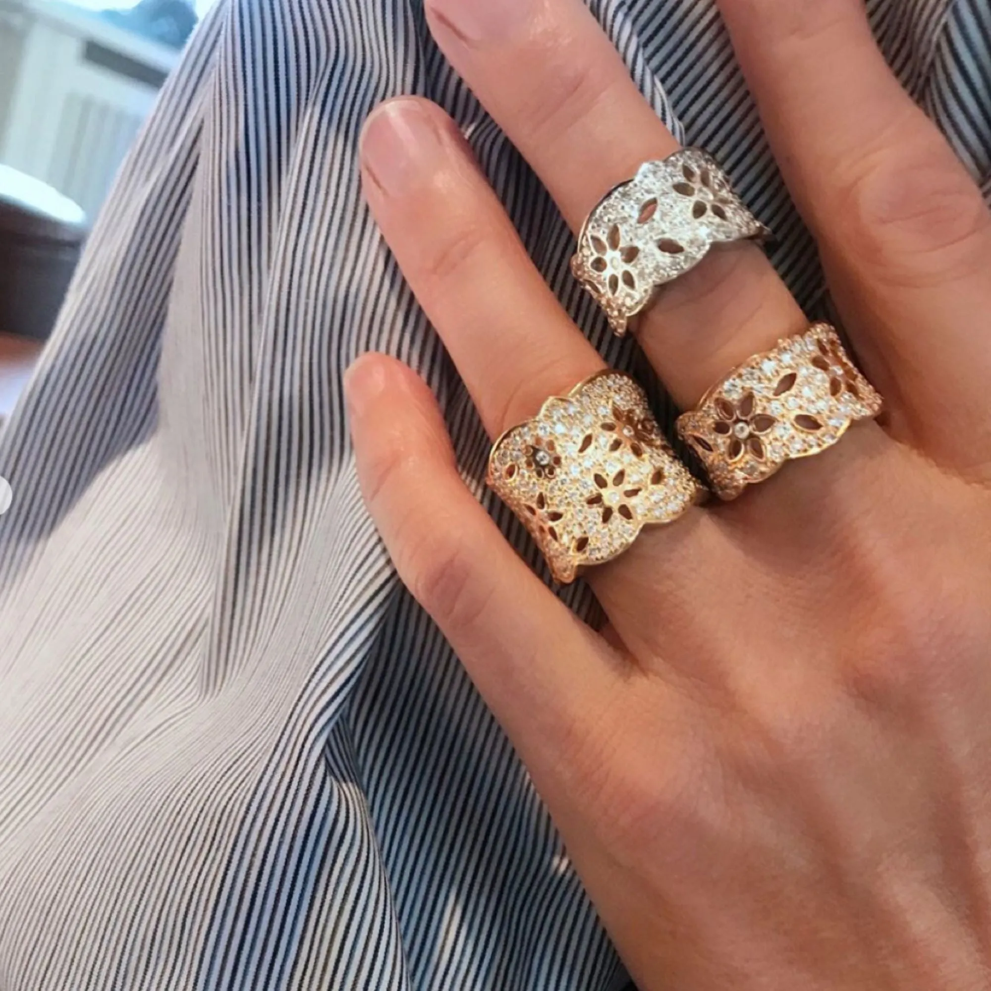 Large Lace Pavé 18K Gold Ring w. Diamonds