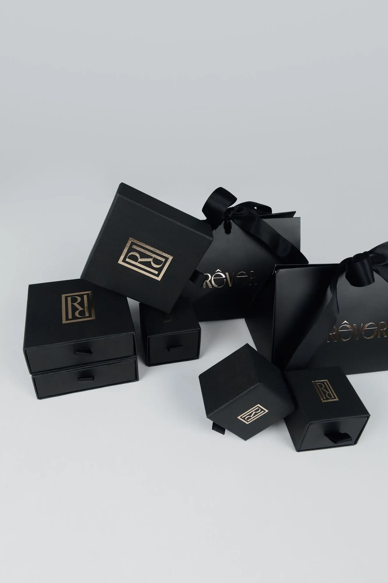 Letter 18K Gold Necklace w. Lab-Grown Diamonds