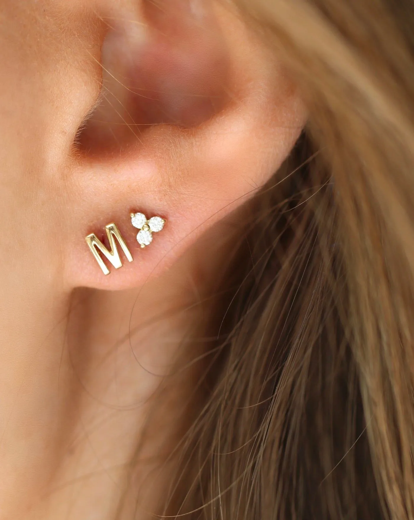 My Y 18K Gold Stud w. Diamond