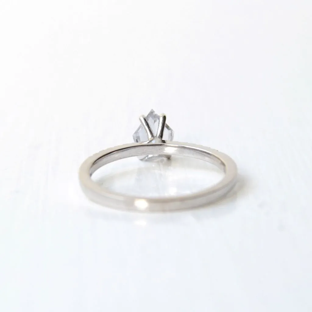 Paliha Sudu 18K Whitegold Ring w. Sapphire & Diamonds