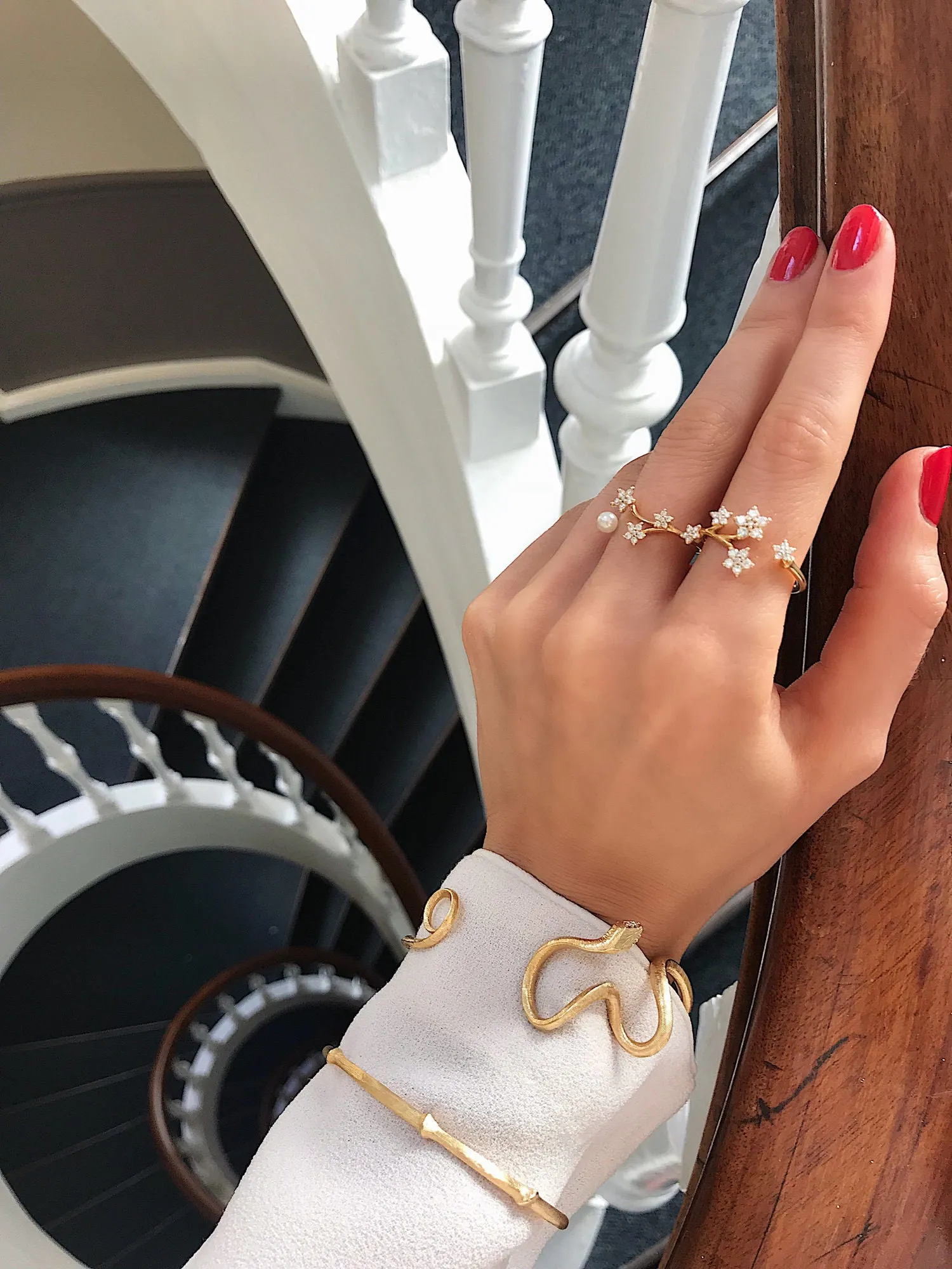 Shooting Stars 18K Gold Ring w. Diamonds & Pearl