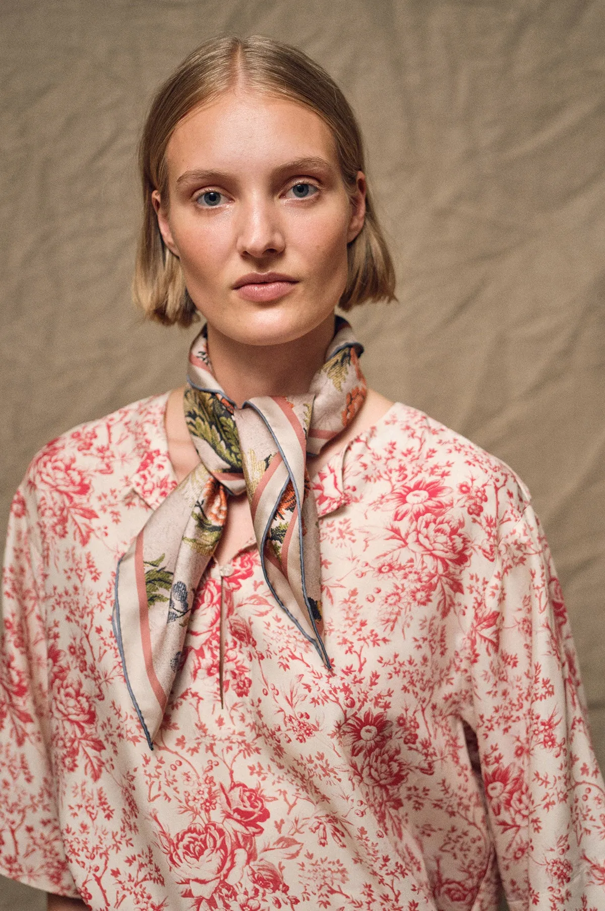 Small Classical Peach Flower Scarf