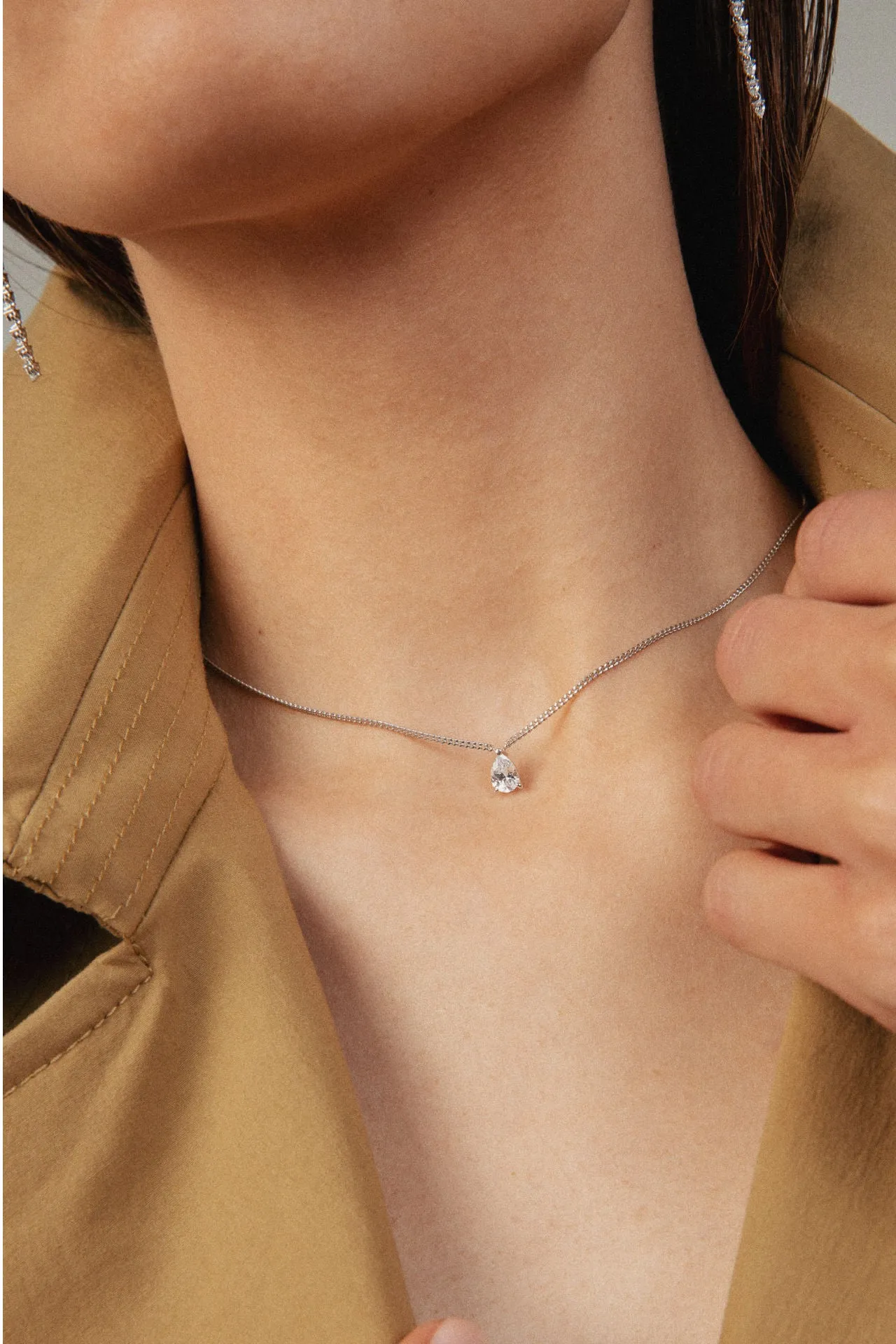 Solitaire Pear 18K Gold Necklace w. Lab-Grown Diamond