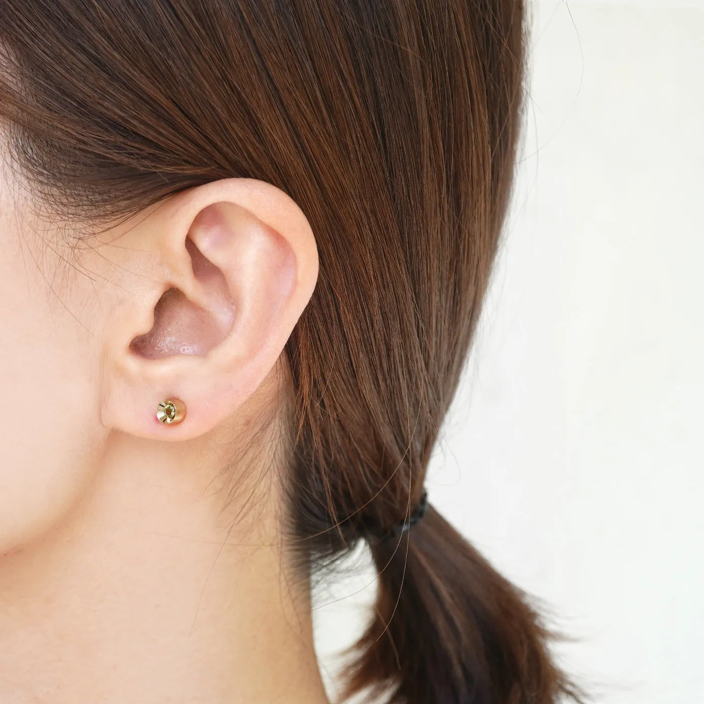 Spot Single 18K & 10K Earring w. 3mm Peridot