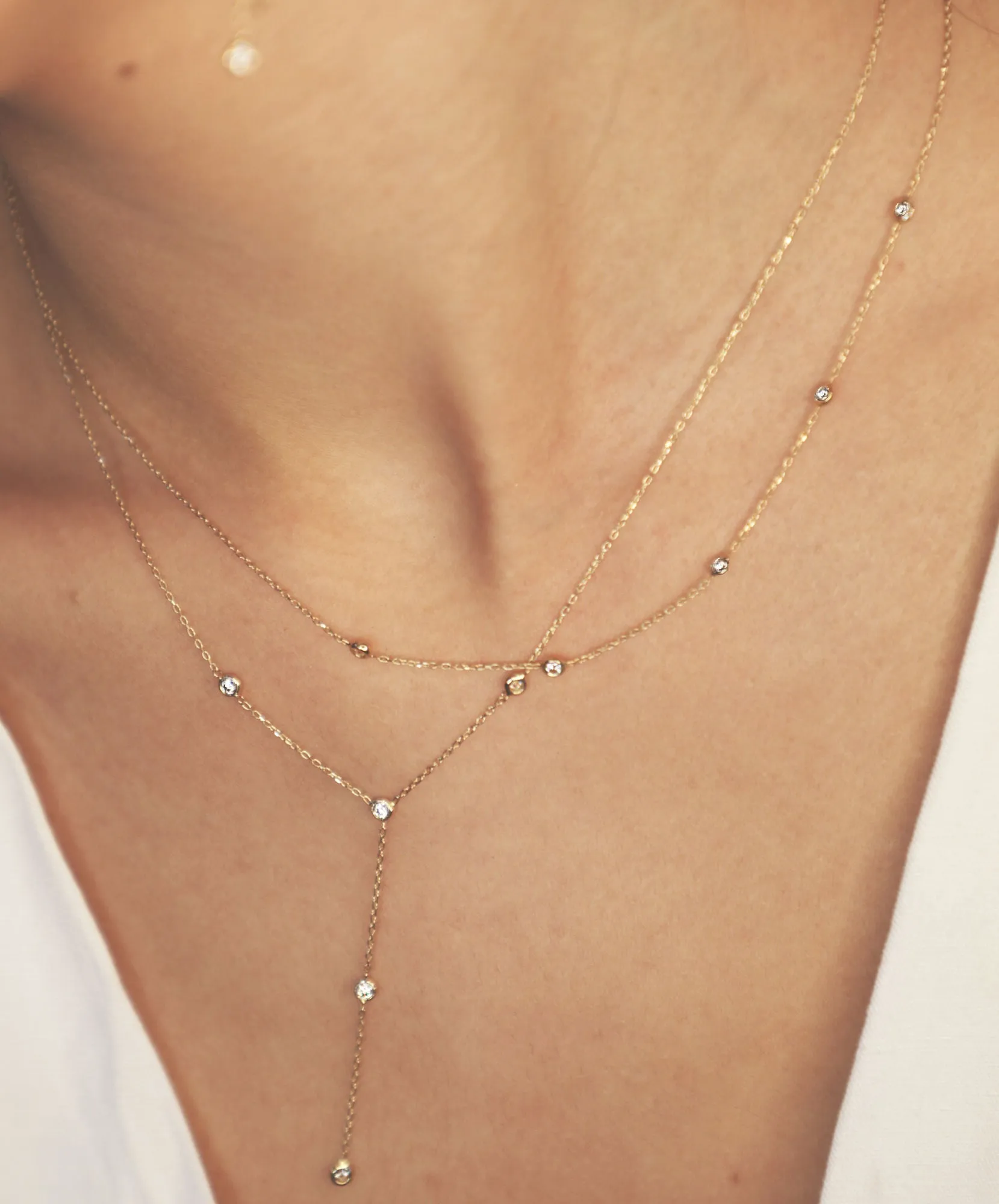 Tiny 18K White Gold Necklace w. Diamonds