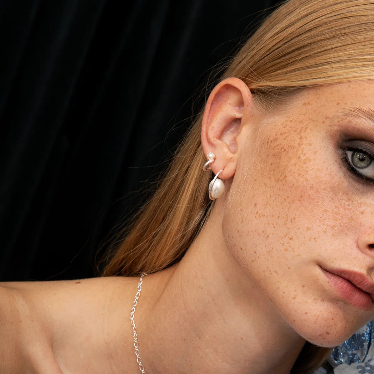 Unicorn Silver Hoops w. Baroque Pearls