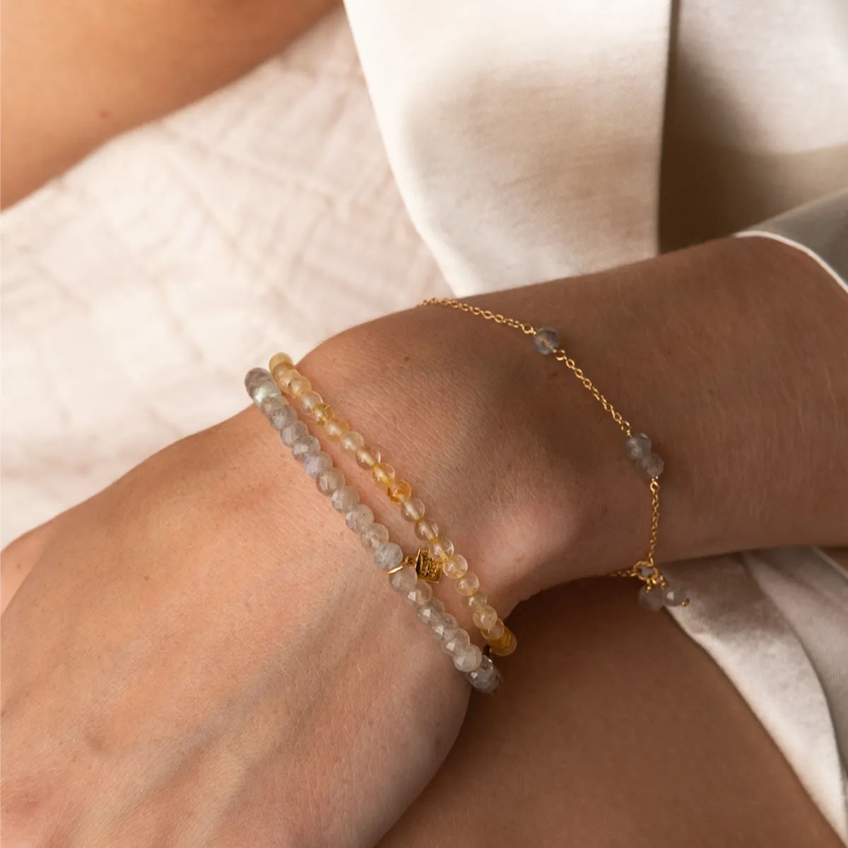 Unicorn Slip on 18K Gold Plated Bracelet w. Labradorite
