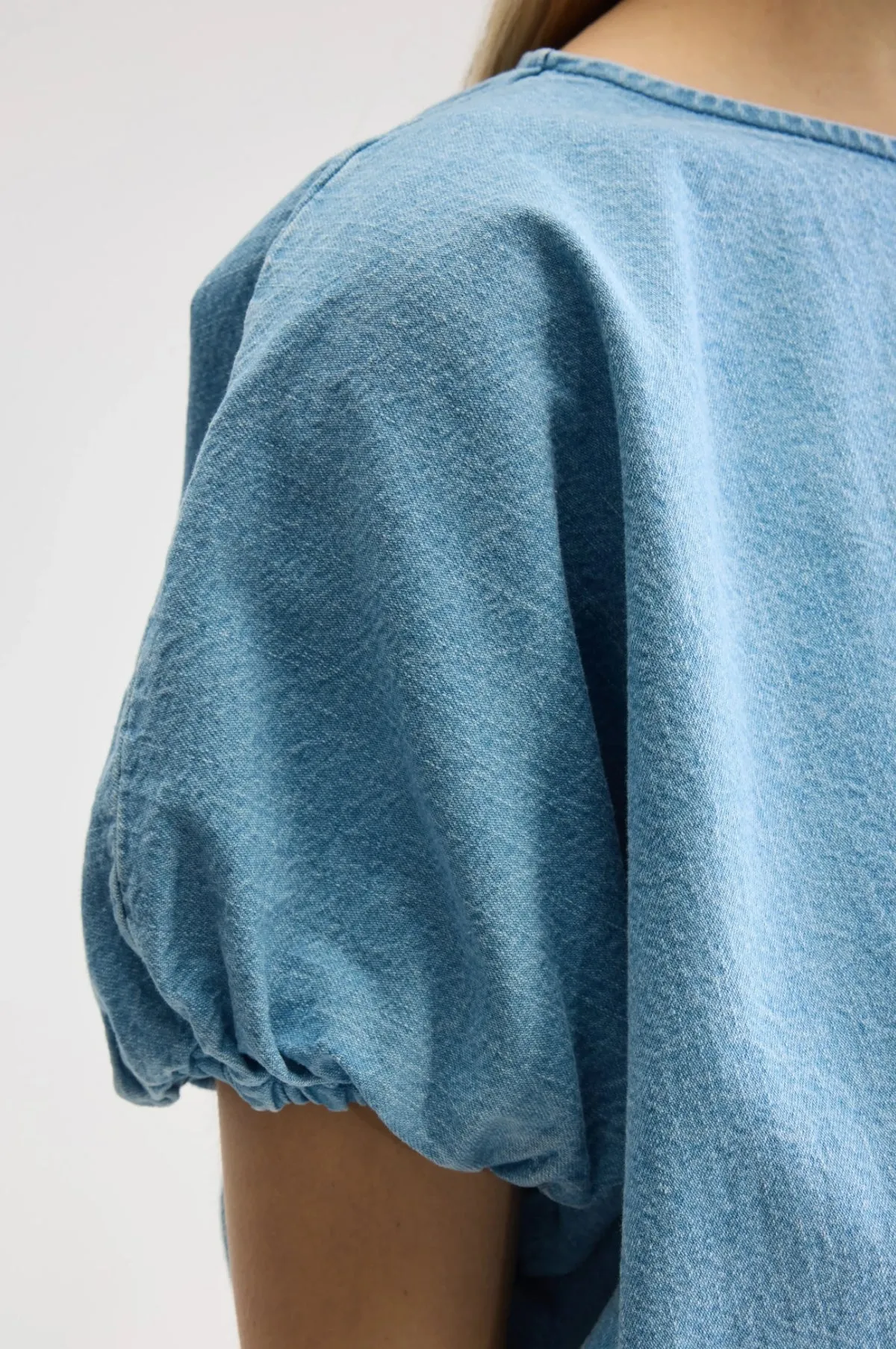 Wilma Top Lt Blue Bleach