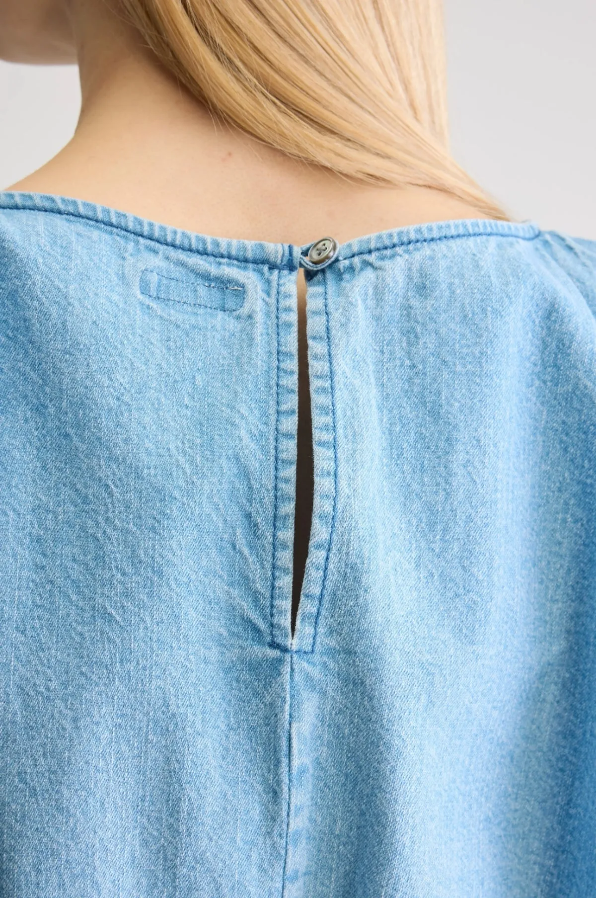 Wilma Top Lt Blue Bleach